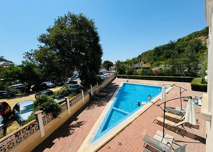 Astoria Ii 23 One Bedroom Elenite